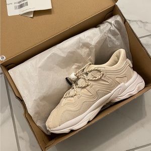 Ozweego Plus sneakers
